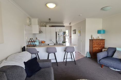 Photo of property in 2/5 Carolina Place, Albany, Auckland, 0632