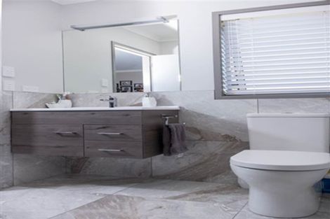 Photo of property in 2 Oscar Place, Whitianga, 3510