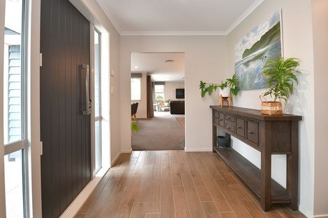 Photo of property in 25 Hobbs Road, Matakatia, Whangaparaoa, 0930