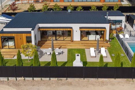 Photo of property in 16 Sapphire Spring Rise, Wanaka, 9305