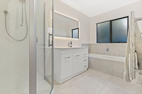 Photo of property in 12 Phoebe Meikle Place, Torbay, Auckland, 0630