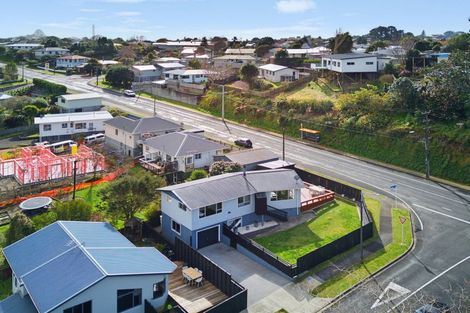 Photo of property in 2 Bromley Place, Westown, New Plymouth, 4310