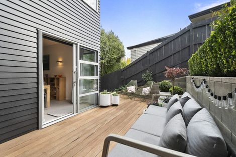 Photo of property in 42 Ruapehu Drive, Fitzherbert, Palmerston North, 4410