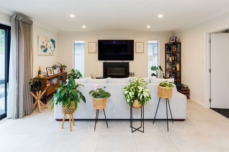 Photo of property in 5 Freedom Drive, Kelvin Grove, Palmerston North, 4414