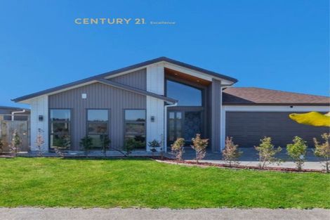 Photo of property in 55 Clarks Beach Road, Clarks Beach, 2122