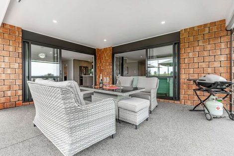 Photo of property in 19 Kendallvale Drive, Waiuku, 2123