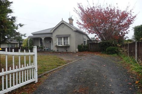 Photo of property in 233 Shakespeare Street, Leamington, Cambridge, 3432