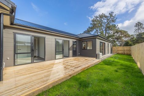 Photo of property in 15 Mcindoe Road, Kumeu, 0810