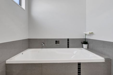 Photo of property in 18 Parkvue Drive, Bell Block, New Plymouth, 4312