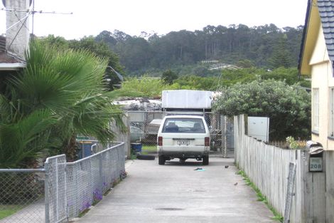 Photo of property in 208 Beach Haven Road, Beach Haven, Auckland, 0626