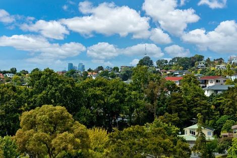 Photo of property in 2/66 Lynden Avenue, Hillcrest, Auckland, 0627