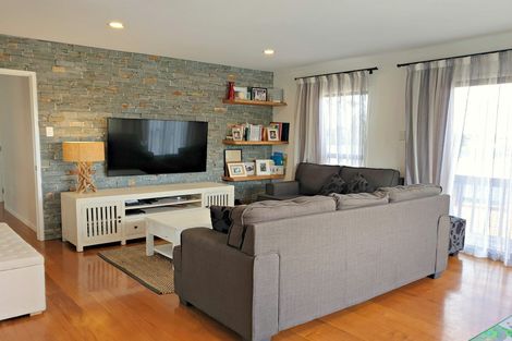 Photo of property in 1/105 John Downs Drive, Browns Bay, Auckland, 0630