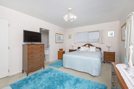 Photo of property in 1/238 Cascades Road, Botany Downs, Auckland, 2010