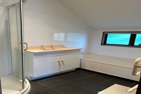 Photo of property in 5 Broadfell Avenue, Avonhead, Christchurch, 8042