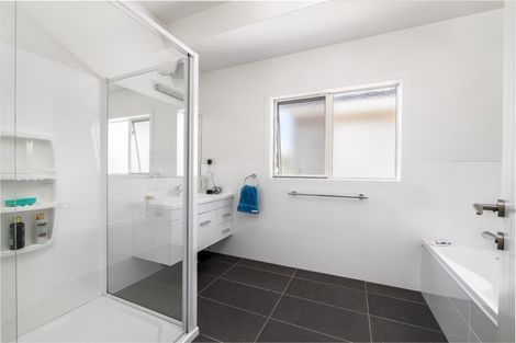 Photo of property in 18 Karaka Drive, Kerikeri, 0230