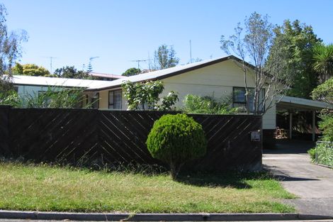 Photo of property in 2 Woodman Place, West Harbour, Auckland, 0618