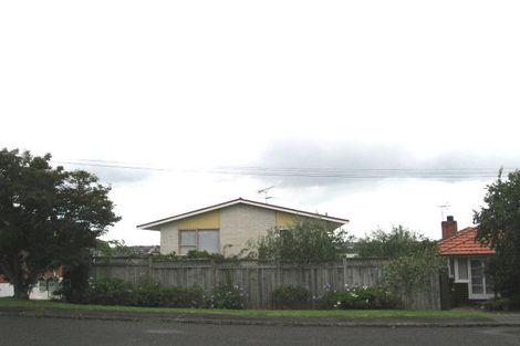 Photo of property in 1/101 Sylvan Avenue, Northcote, Auckland, 0627