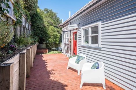 Photo of property in 28 Curtis Street, Northland, Wellington, 6012