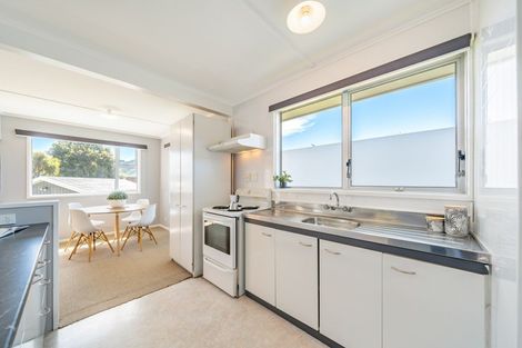 Photo of property in 37 Hillside Drive, Maoribank, Upper Hutt, 5018