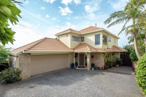 Photo of property in 2/42 Mccahill Views, Botany Downs, Auckland, 2010