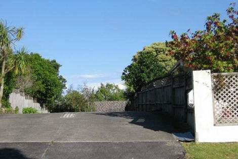 Photo of property in 12 Lantana Road, Green Bay, Auckland, 0604