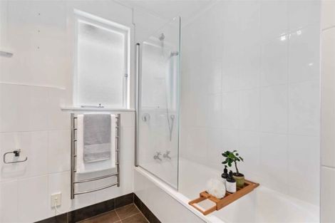 Photo of property in 1/83 Selwyn Crescent, Forrest Hill, Auckland, 0620