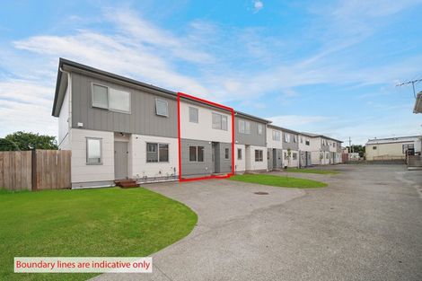 Photo of property in 2/70 Clevedon Road, Papakura, 2110