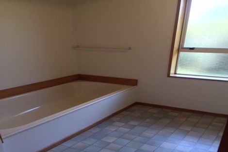 Photo of property in 2/395 Ilam Road, Bryndwr, Christchurch, 8053