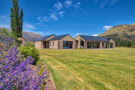 Photo of property in 2 Little Orchard Way, Wanaka, 9382