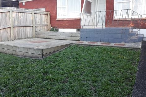 Photo of property in 2/1 Evelyn Place, Hillcrest, Auckland, 0627