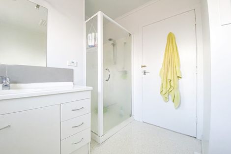 Photo of property in 9 Divich Avenue, Te Atatu South, Auckland, 0610