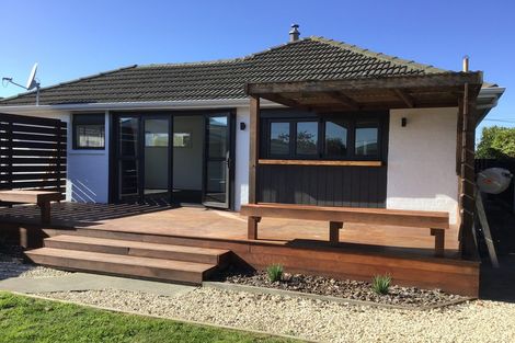 Photo of property in 8 Liverton Crescent, Bishopdale, Christchurch, 8053