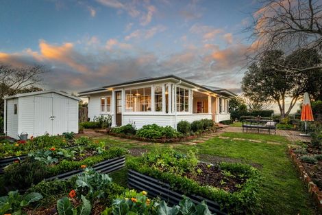 Photo of property in 24 Muritai Crescent, Havelock North, 4130