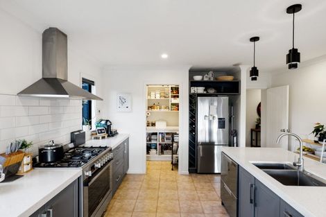 Photo of property in 8 Shalimar Place, Huntington, Hamilton, 3210