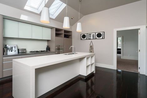 Photo of property in 12 Burnell Avenue, Thorndon, Wellington, 6011