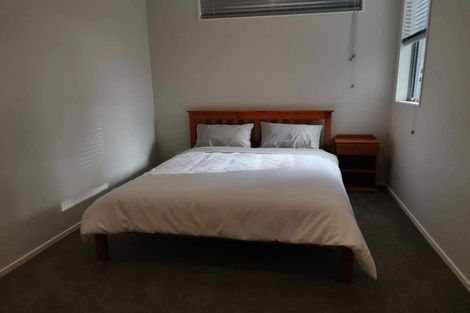 Photo of property in 579 Glenfield Road, Totara Vale, Auckland, 0629