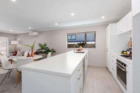 Photo of property in 6 Brindle Way, Newlands, Wellington, 6037