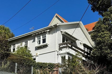 Photo of property in 2/5 Grove Road, Kelburn, Wellington, 6012