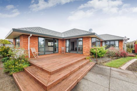 Photo of property in 31 Johnstone Drive, Fitzherbert, Palmerston North, 4410
