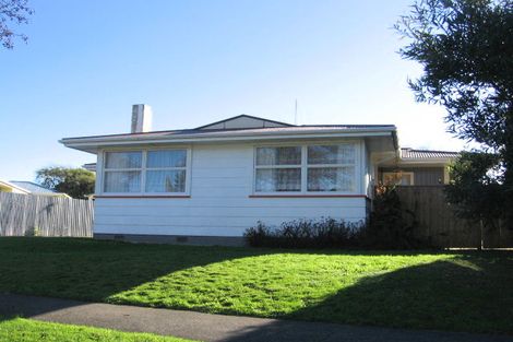 Photo of property in 90 Apollo Parade, Milson, Palmerston North, 4414