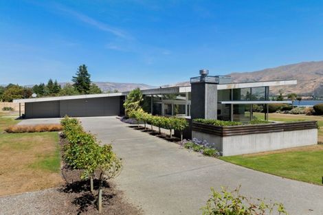 Photo of property in 311 Beacon Point Road, Wanaka, 9305