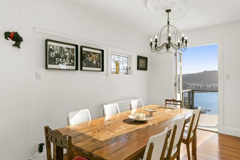 Photo of property in 53 Palliser Road, Roseneath, Wellington, 6011