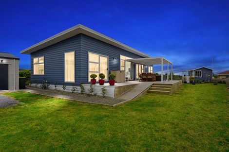 Photo of property in 110 Mountain View Terrace End, Otaki Beach, Otaki, 5512