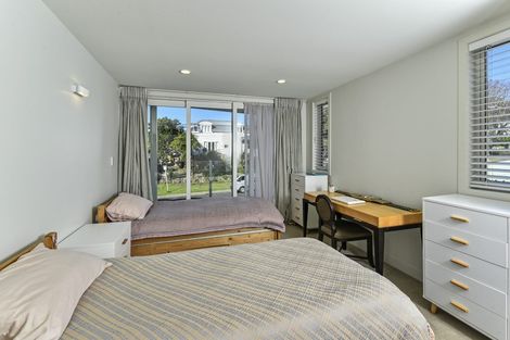 Photo of property in 8b Hauraki Road, Hauraki, Auckland, 0622