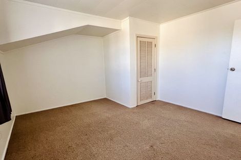 Photo of property in 32 Casuarina Road, Half Moon Bay, Auckland, 2012