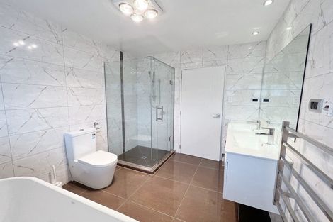 Photo of property in 115e Sturges Road, Henderson, Auckland, 0612