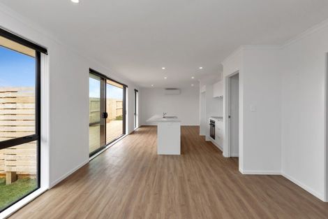 Photo of property in 15 Te Taniwha Road, One Tree Point, 0118