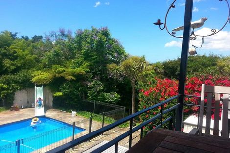 Photo of property in 26 Beach Road, Mellons Bay, Auckland, 2014