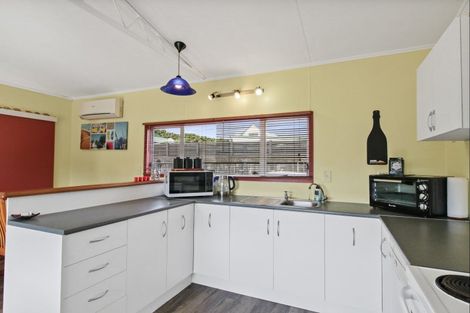 Photo of property in 83 Nash Parade, Foxton Beach, Foxton, 4815