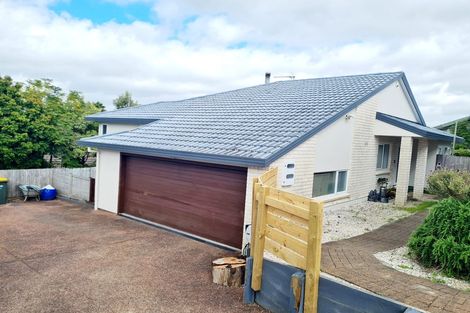 Photo of property in 31 Mandeville Place, Unsworth Heights, Auckland, 0632